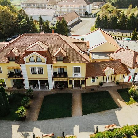 Ferienwohnung Szerencsemak Panzio Kehidakustány Exterior foto