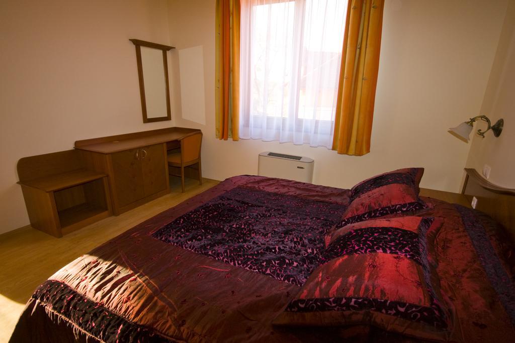 Ferienwohnung Szerencsemak Panzio Kehidakustány Zimmer foto